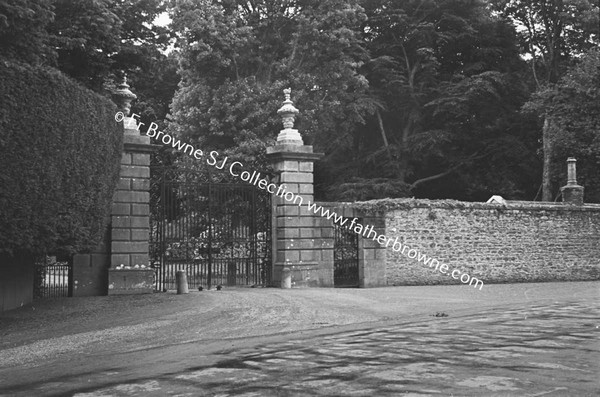 HEADFORD HOUSE  ENTRANCE GATES